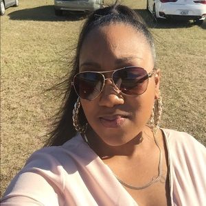 Meet your Posher, Lisa